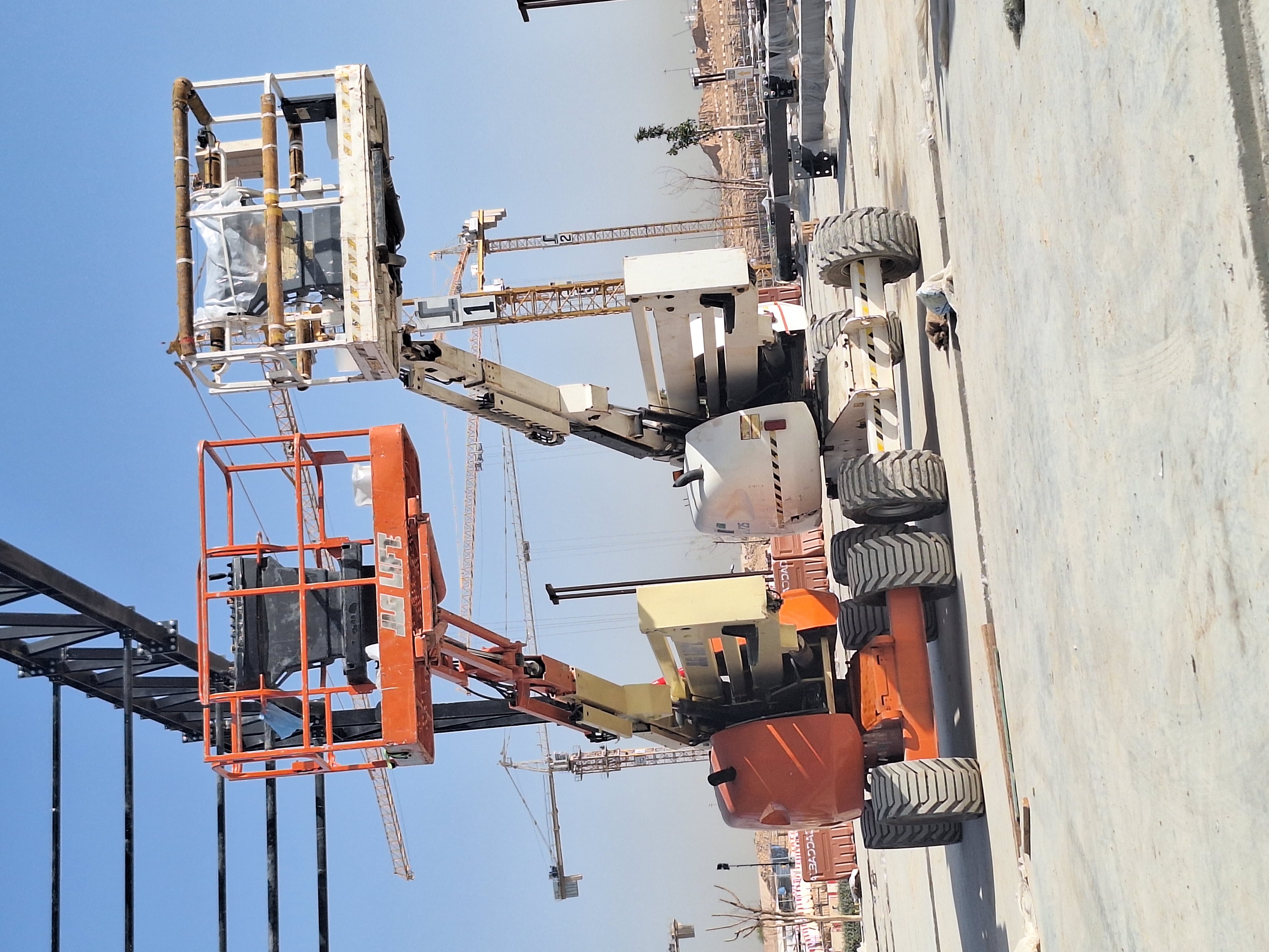 مان لفت 43مترـMan Lift 43 meters 